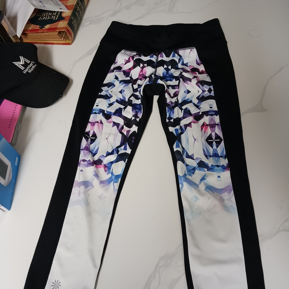 Athleta Black Geo Disco Sonar Cropped Workout Leggings